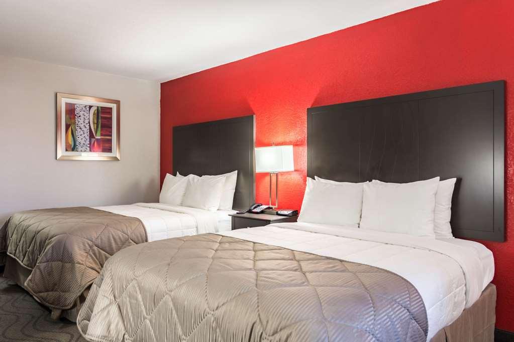 Clarion Inn & Suites Russellville I-40 Номер фото