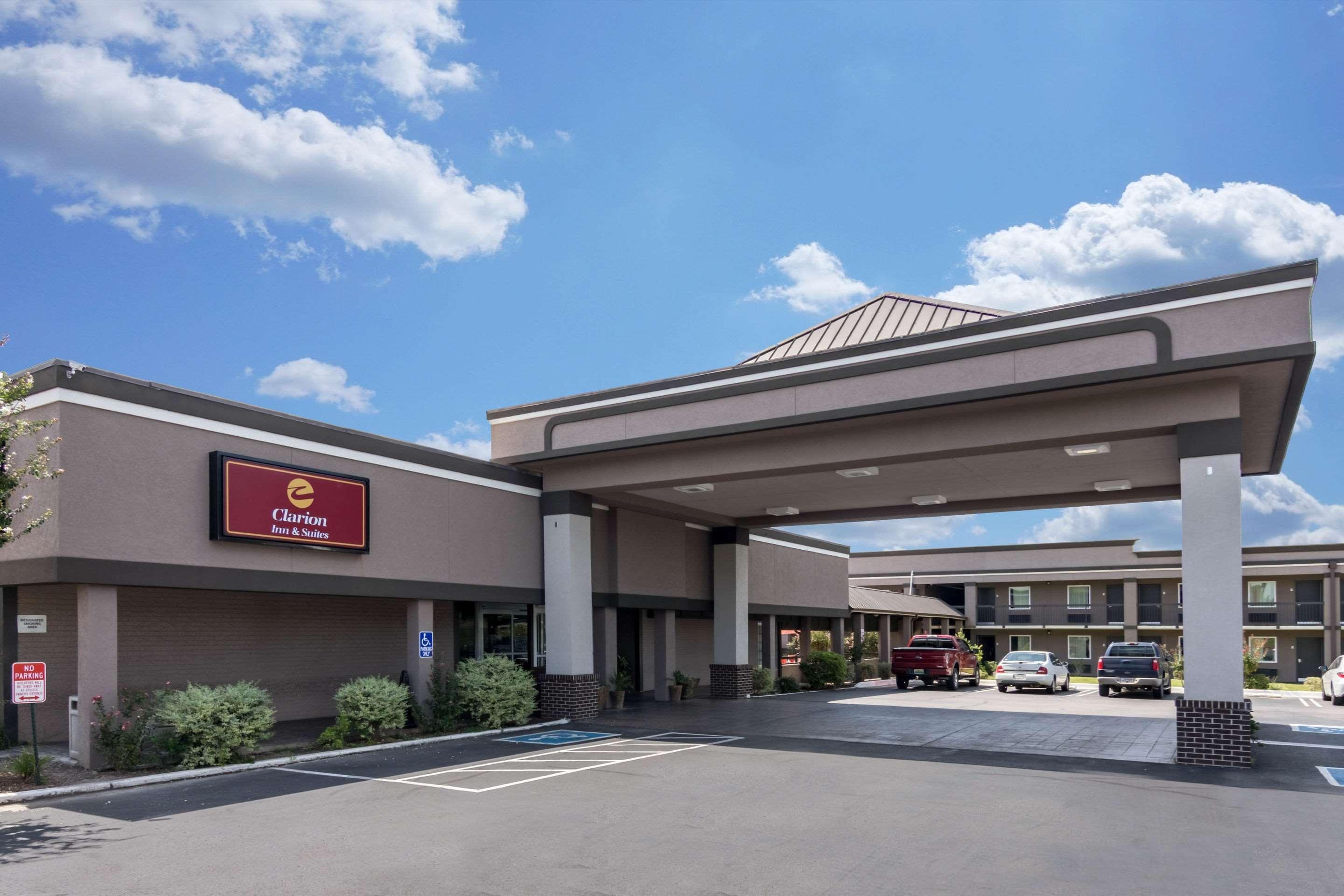 Clarion Inn & Suites Russellville I-40 Екстер'єр фото