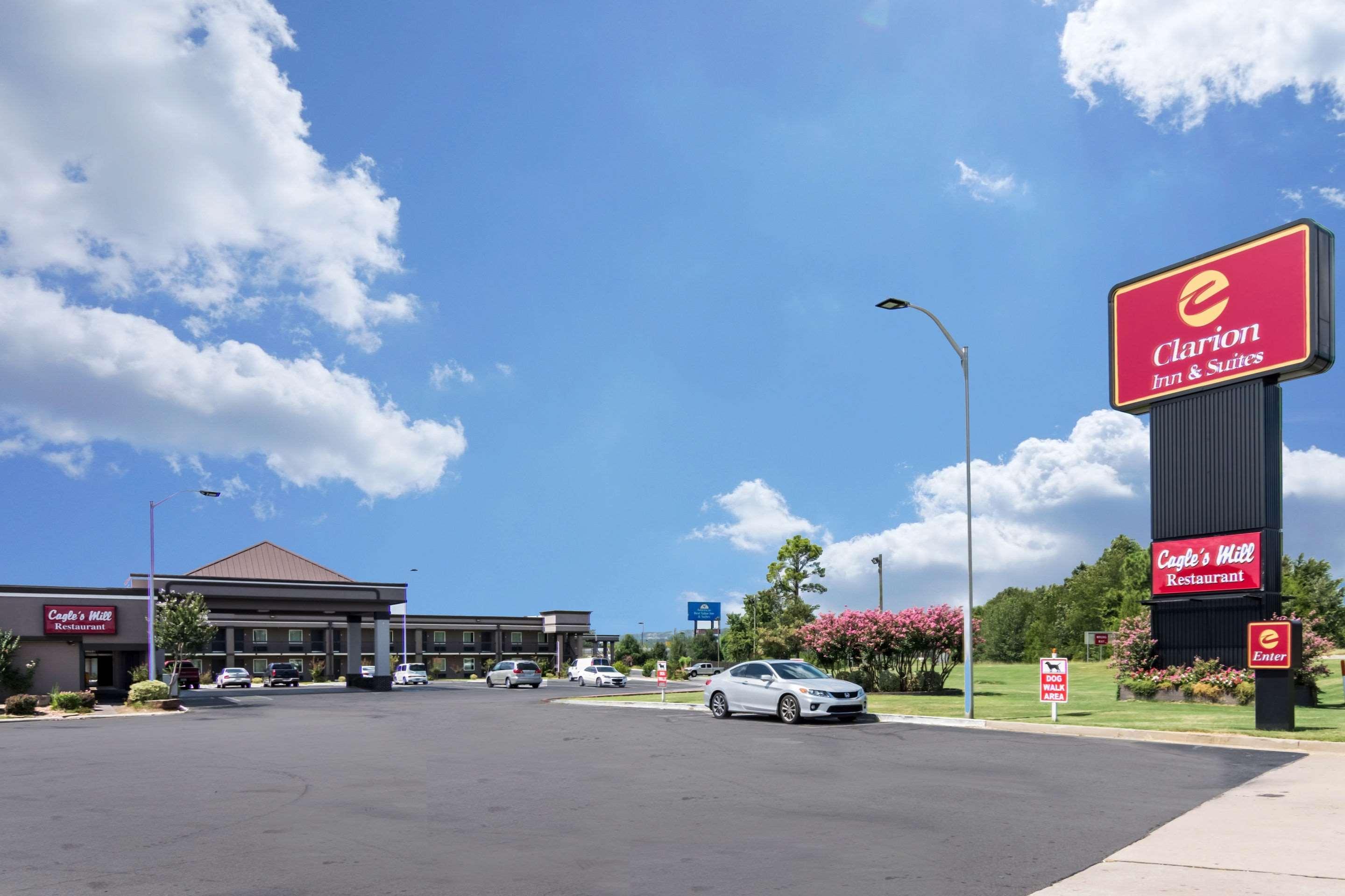 Clarion Inn & Suites Russellville I-40 Екстер'єр фото