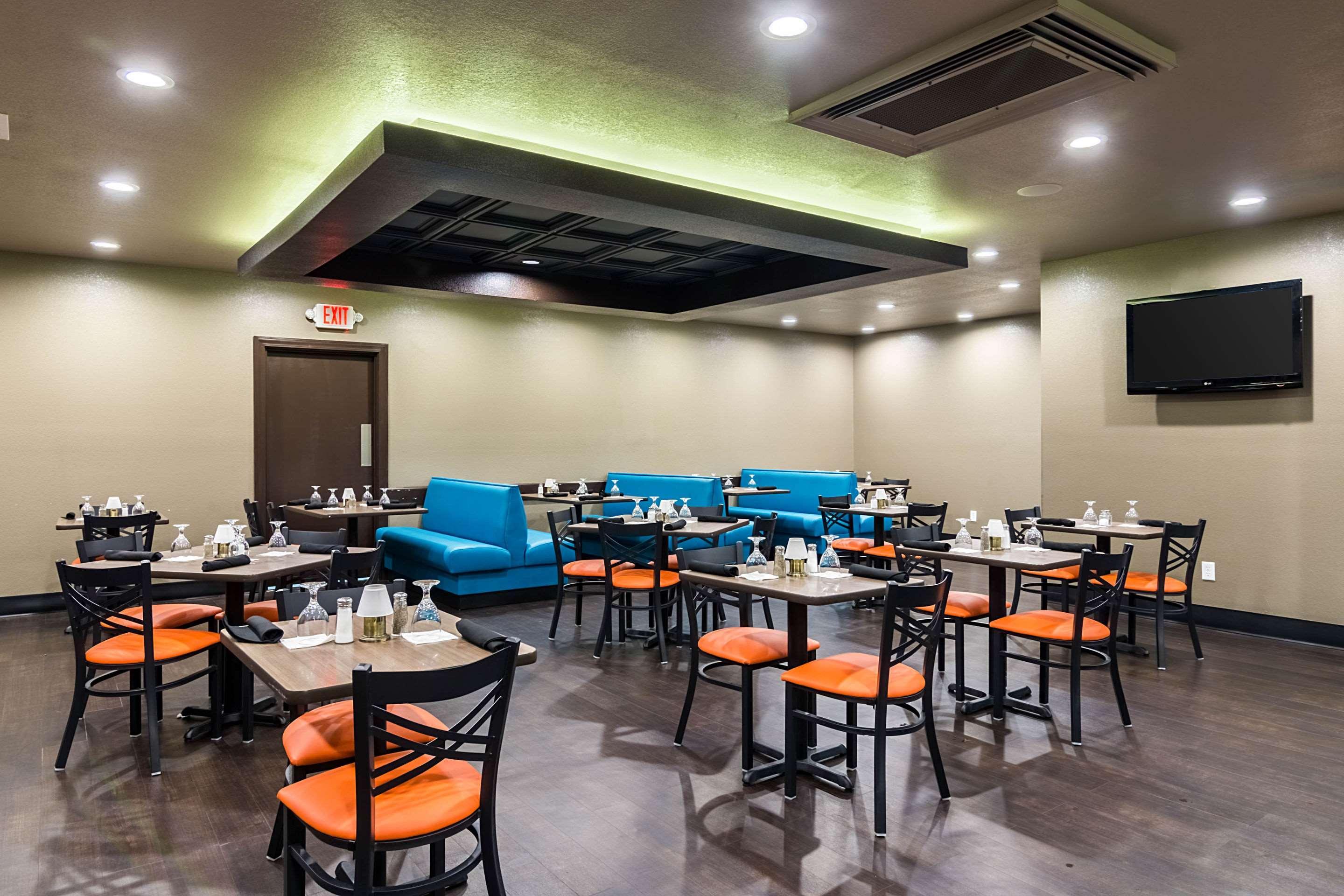 Clarion Inn & Suites Russellville I-40 Екстер'єр фото