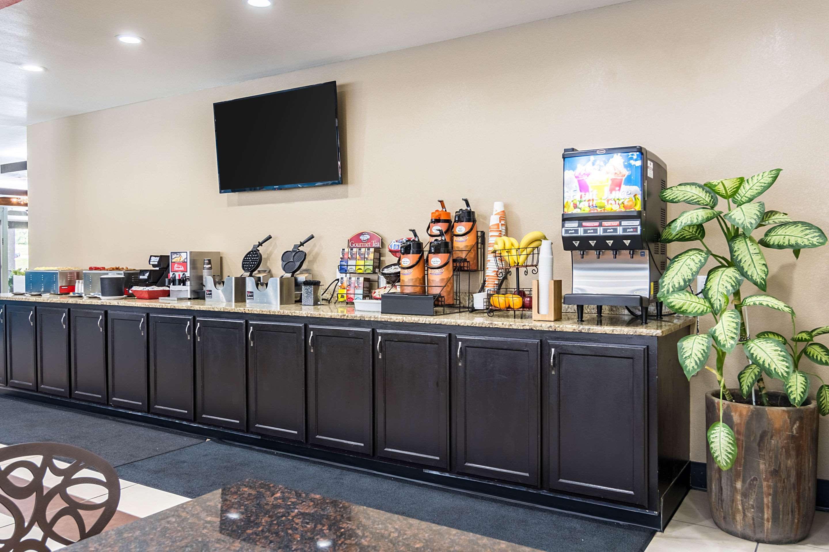 Clarion Inn & Suites Russellville I-40 Екстер'єр фото