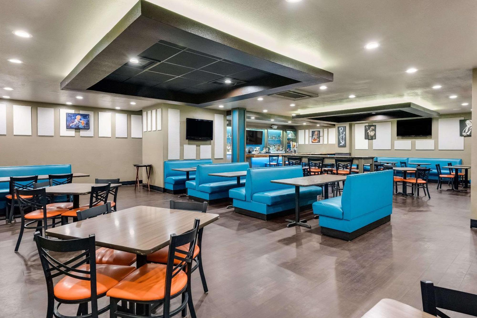 Clarion Inn & Suites Russellville I-40 Екстер'єр фото