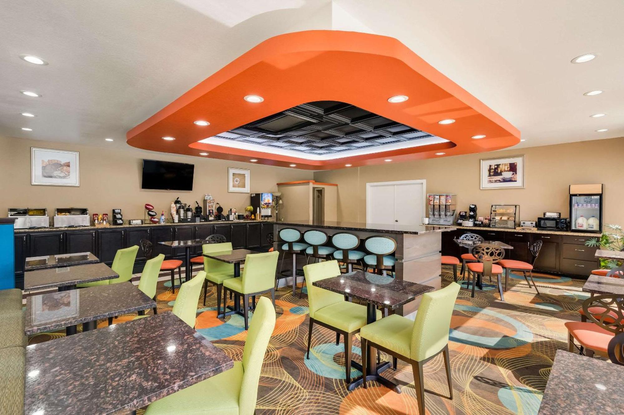 Clarion Inn & Suites Russellville I-40 Екстер'єр фото