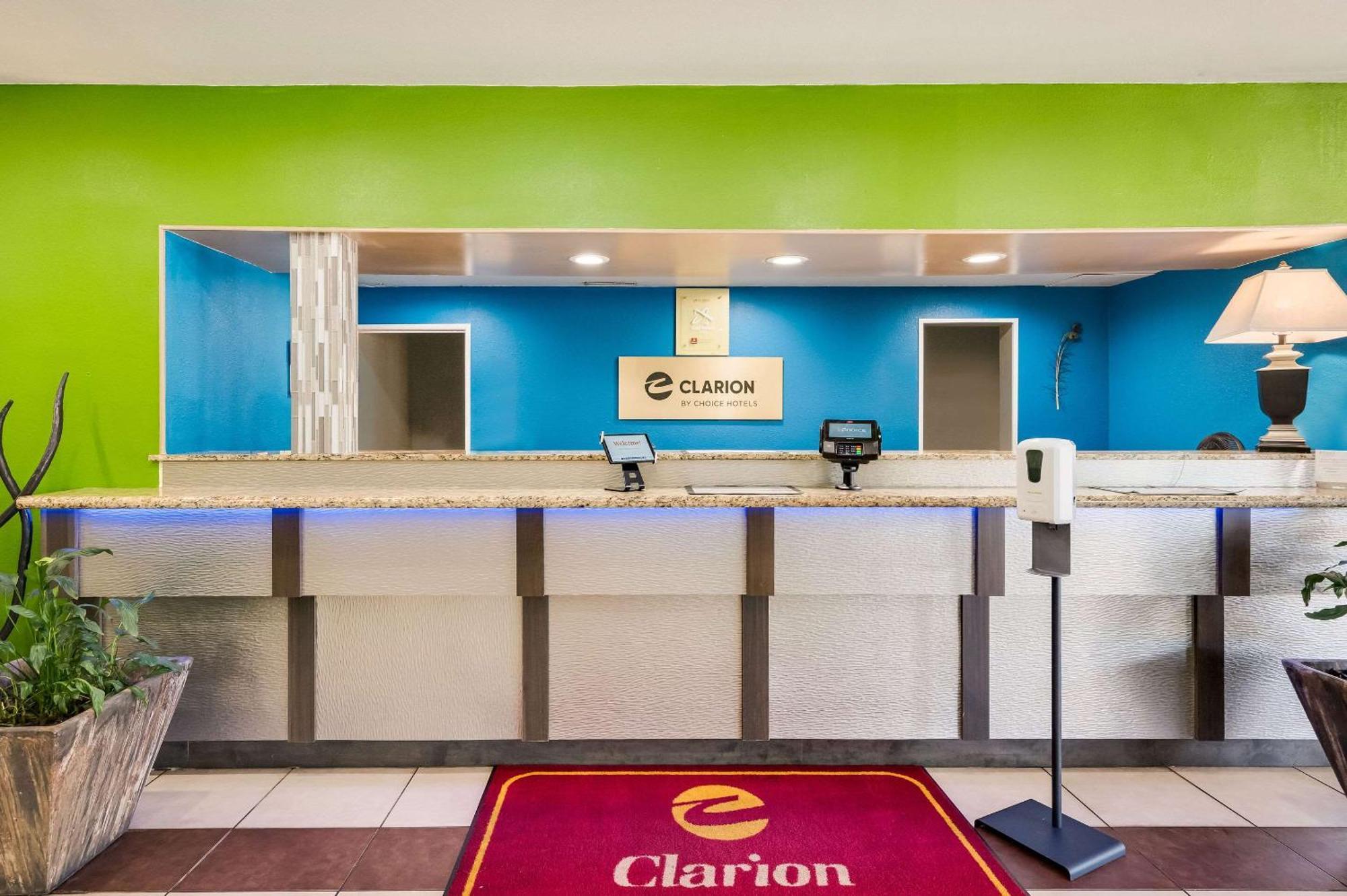 Clarion Inn & Suites Russellville I-40 Екстер'єр фото