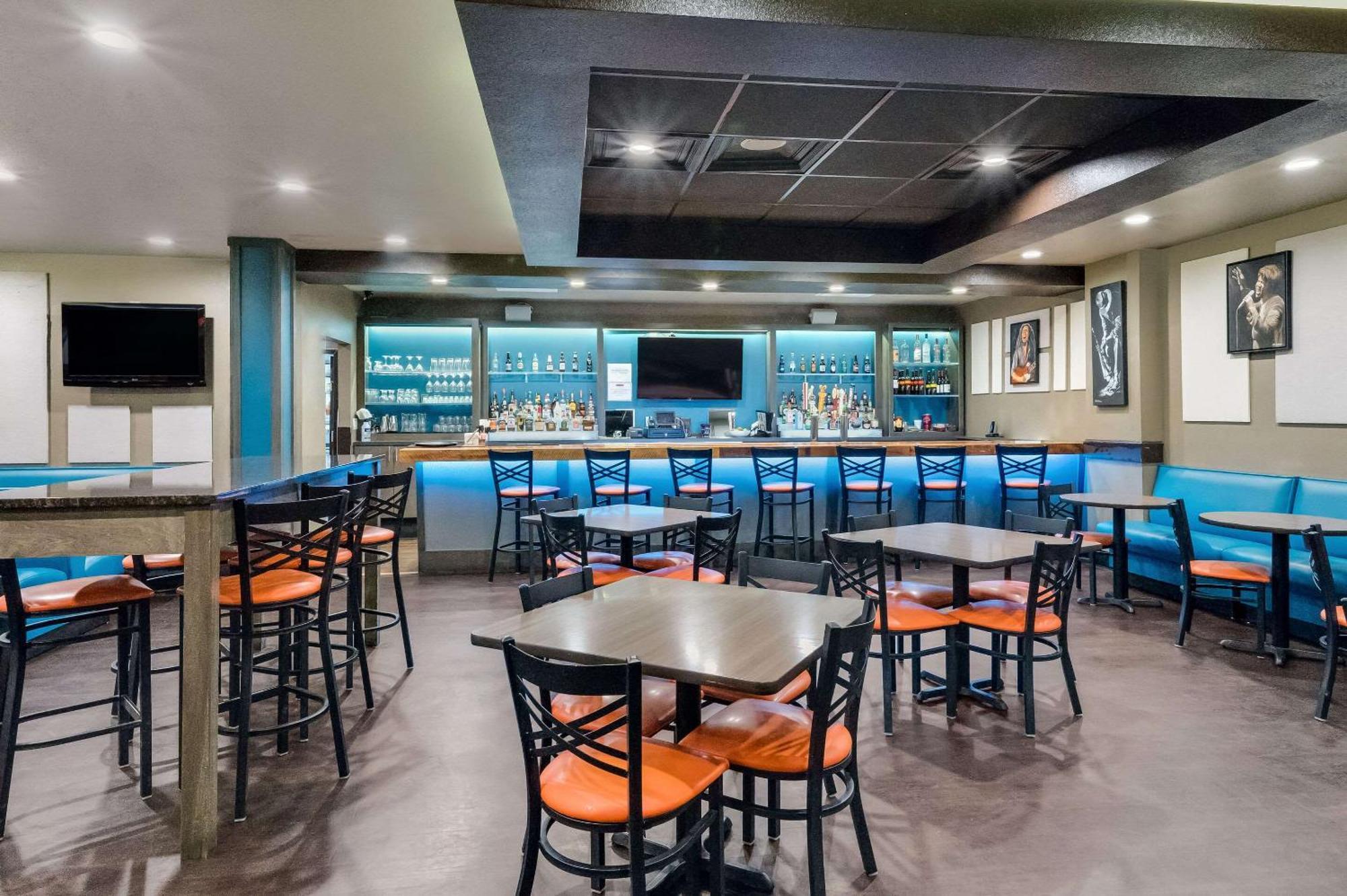 Clarion Inn & Suites Russellville I-40 Екстер'єр фото