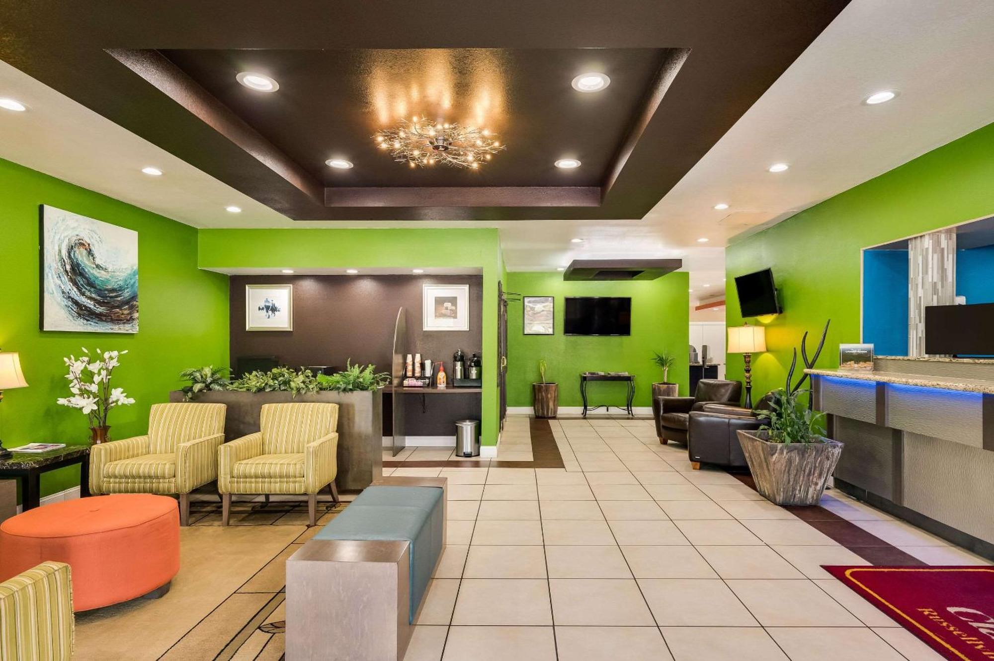 Clarion Inn & Suites Russellville I-40 Екстер'єр фото