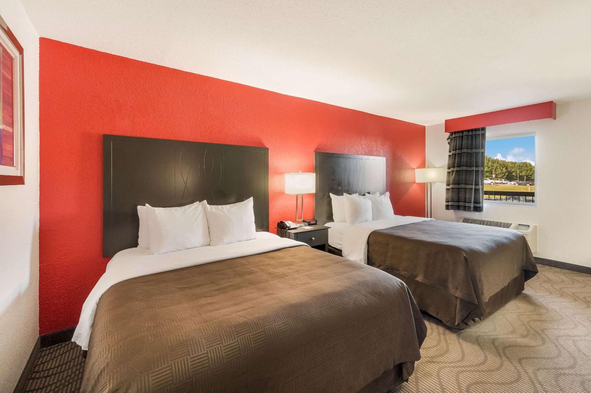 Clarion Inn & Suites Russellville I-40 Екстер'єр фото