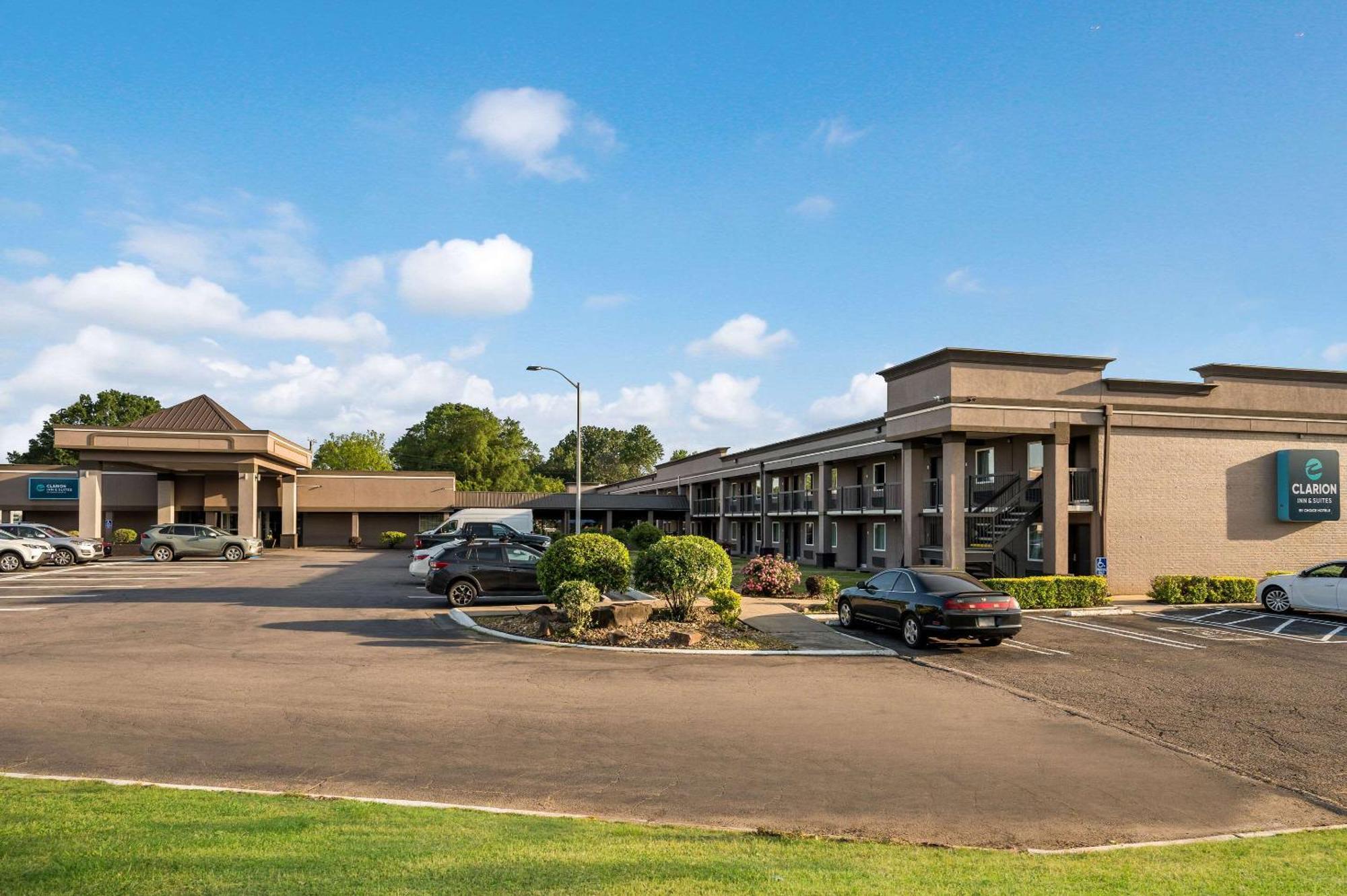 Clarion Inn & Suites Russellville I-40 Екстер'єр фото